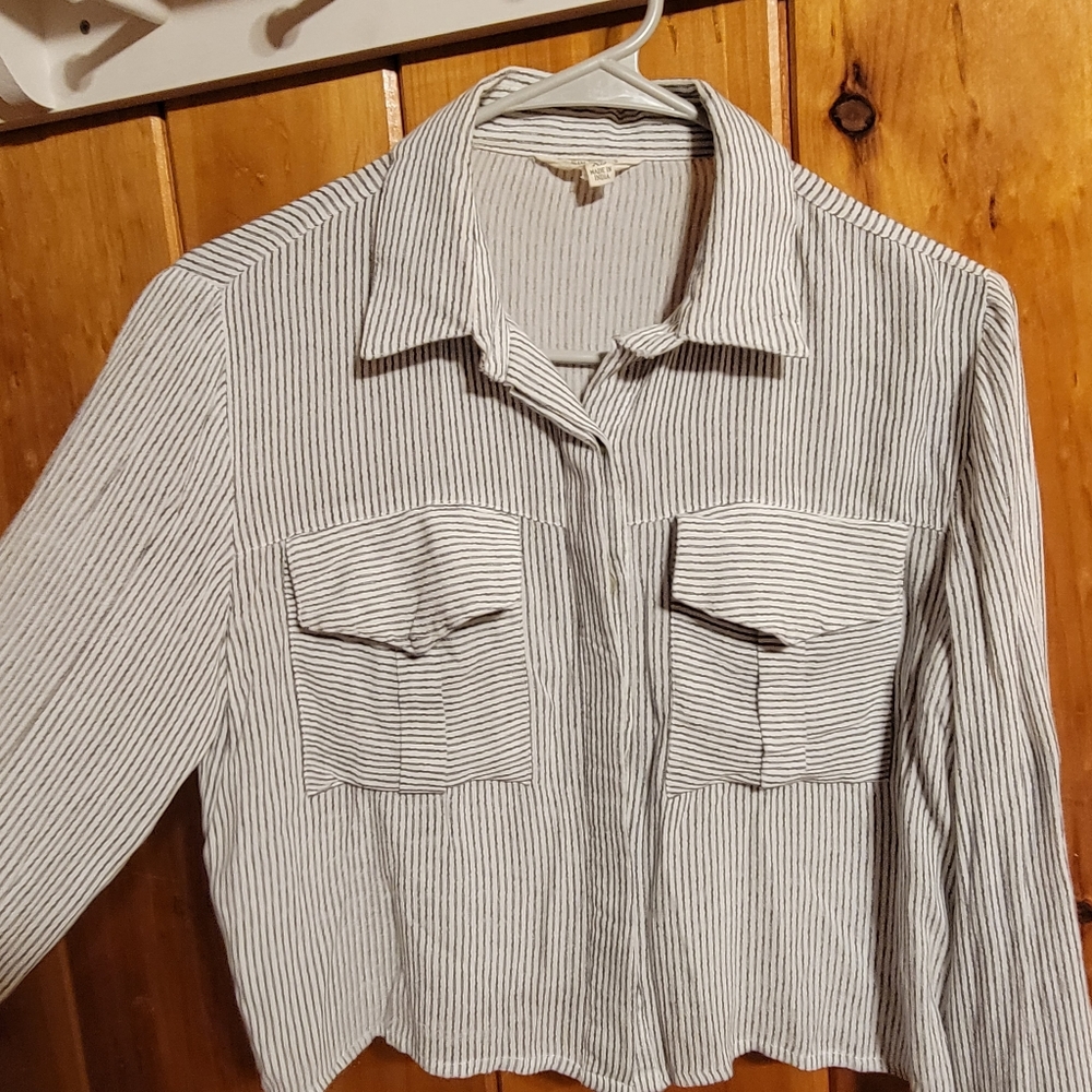 SIM & SAM Cropped Button up - Picture 2 of 9
